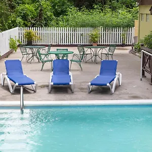 https://pineapple-court-hotel.hotelsochorios.net